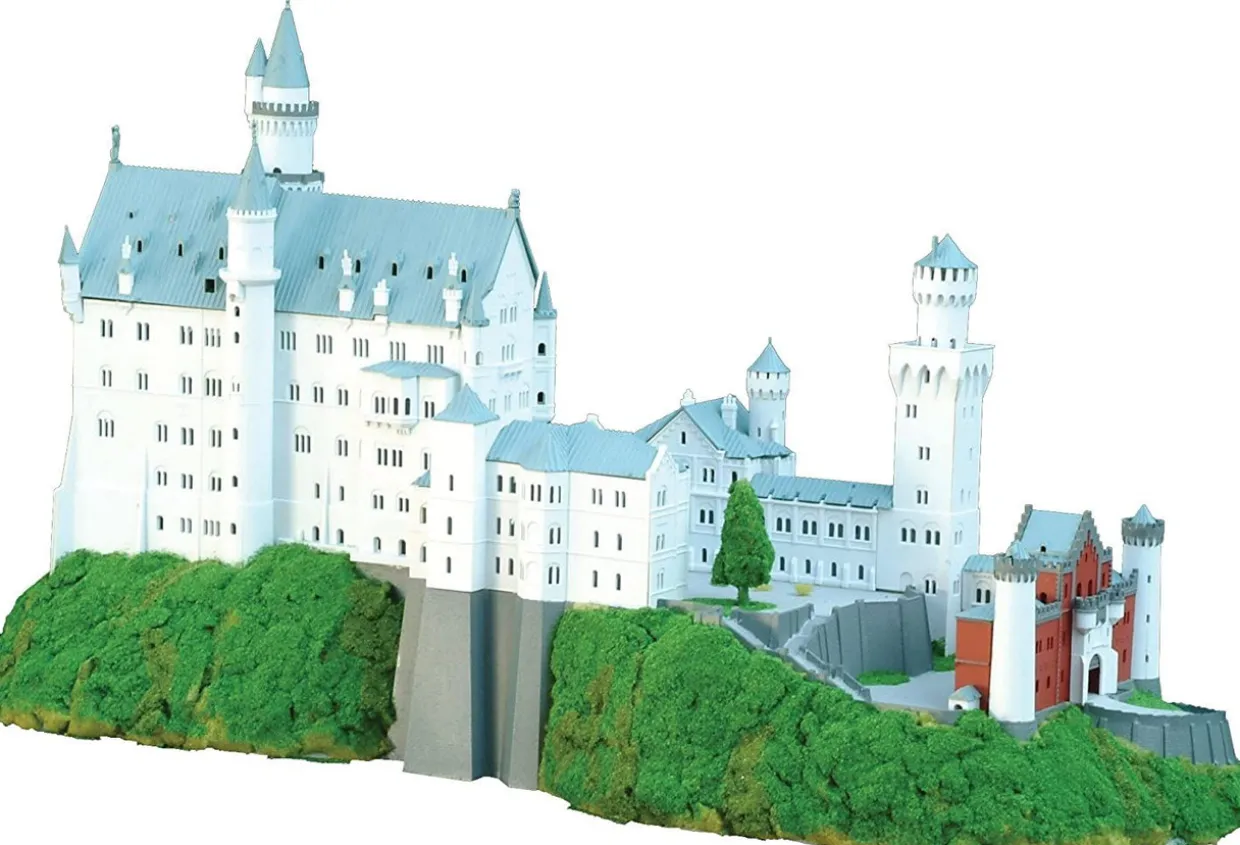 Fashion Doyusha European Royal Castle Neuschwanstein (Color Ver) 1/220 Scale Plastic Model