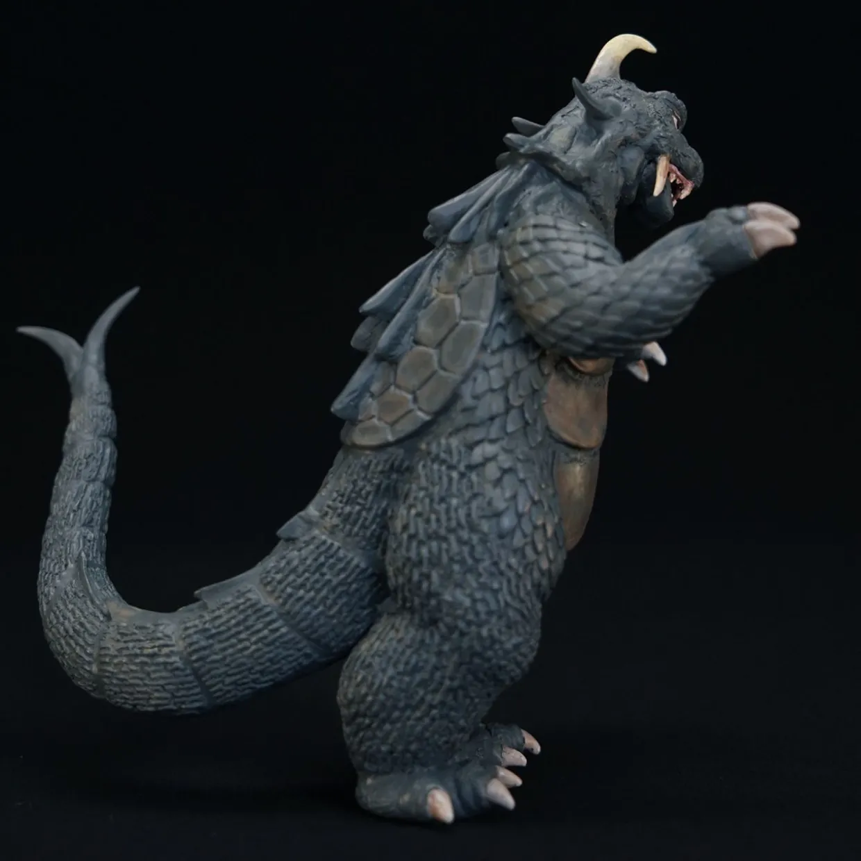 Flash Sale Kaiyodo 1/200 Gomess Soft Vinyl Kit (Ultraman)