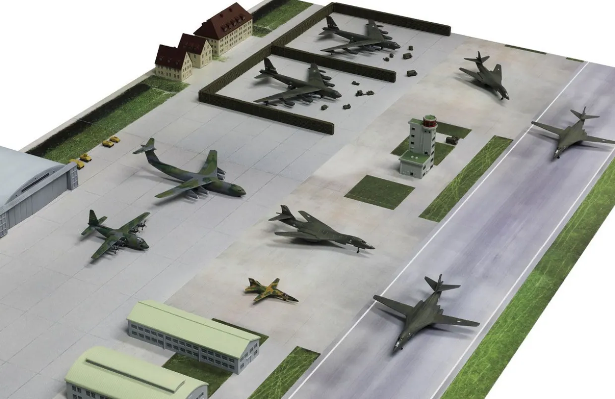 Shop Pit-Road 1/700 U.S. Air Force Guam Andersen Base (1980S) Plastic Model